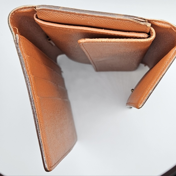 Louis Vuitton Monogram Sarah Wallet - Picture 7 of 12